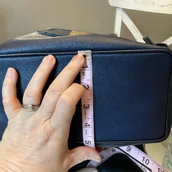 Gorgeous navy Nina Ricci bucket bag - Picture 14 of 16